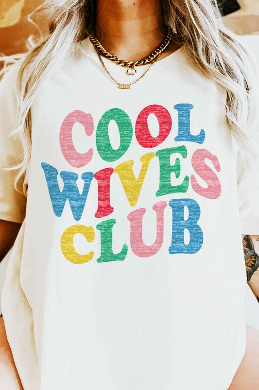 COOL WIVES CLUB OVERSIZED GRAPHIC TEE