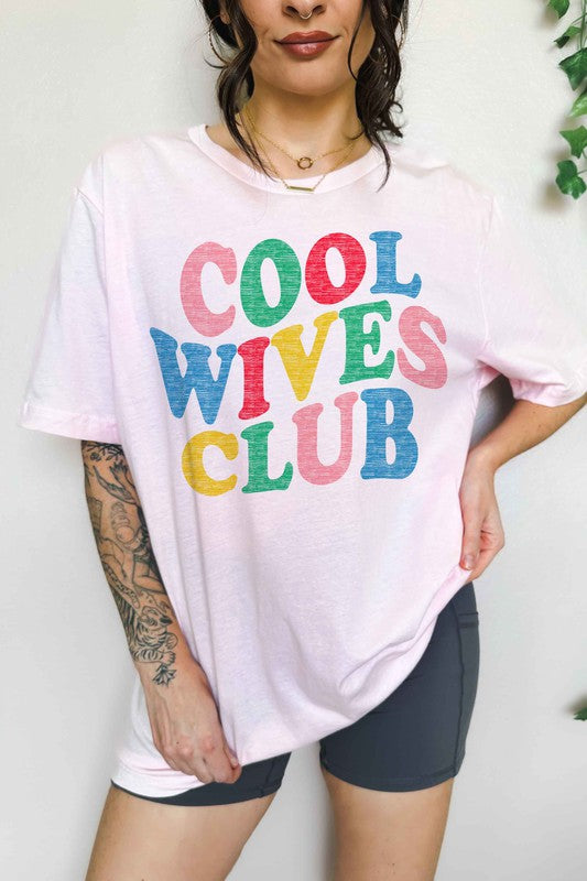 COOL WIVES CLUB OVERSIZED GRAPHIC TEE